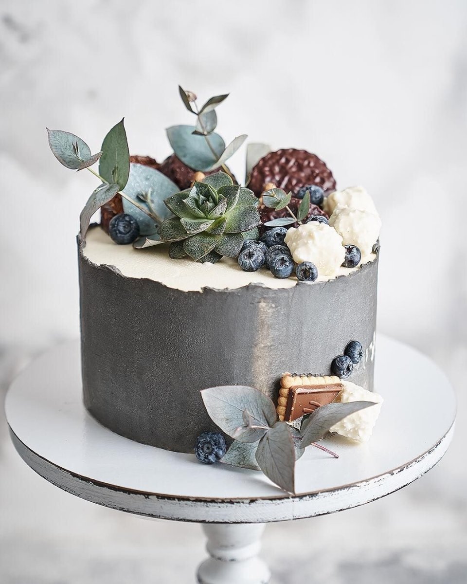 Стильный торт с ягодами