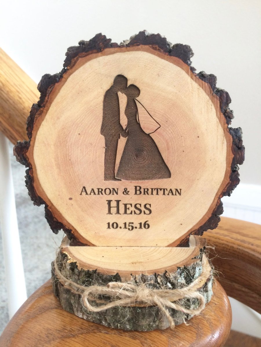 Наряд для мужа и жены на деревянную свадьбу