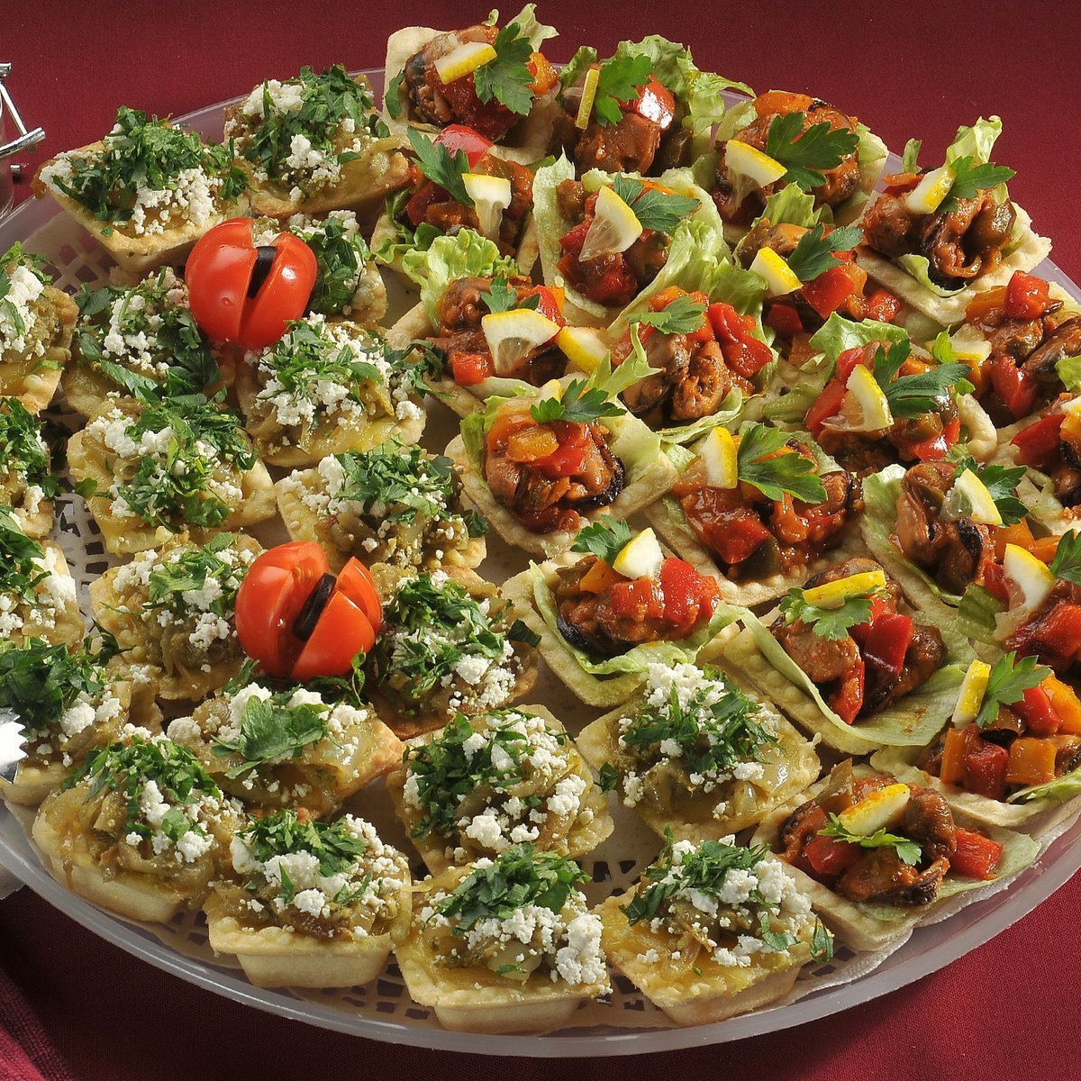 Украшение салатов на праздничный стол