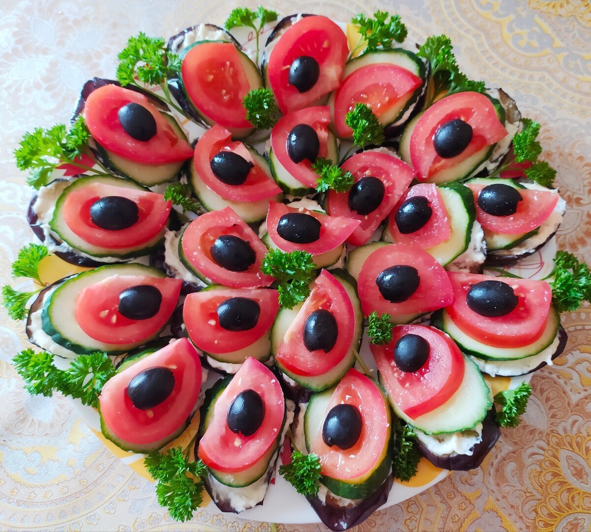 Мини салаты для праздничного стола