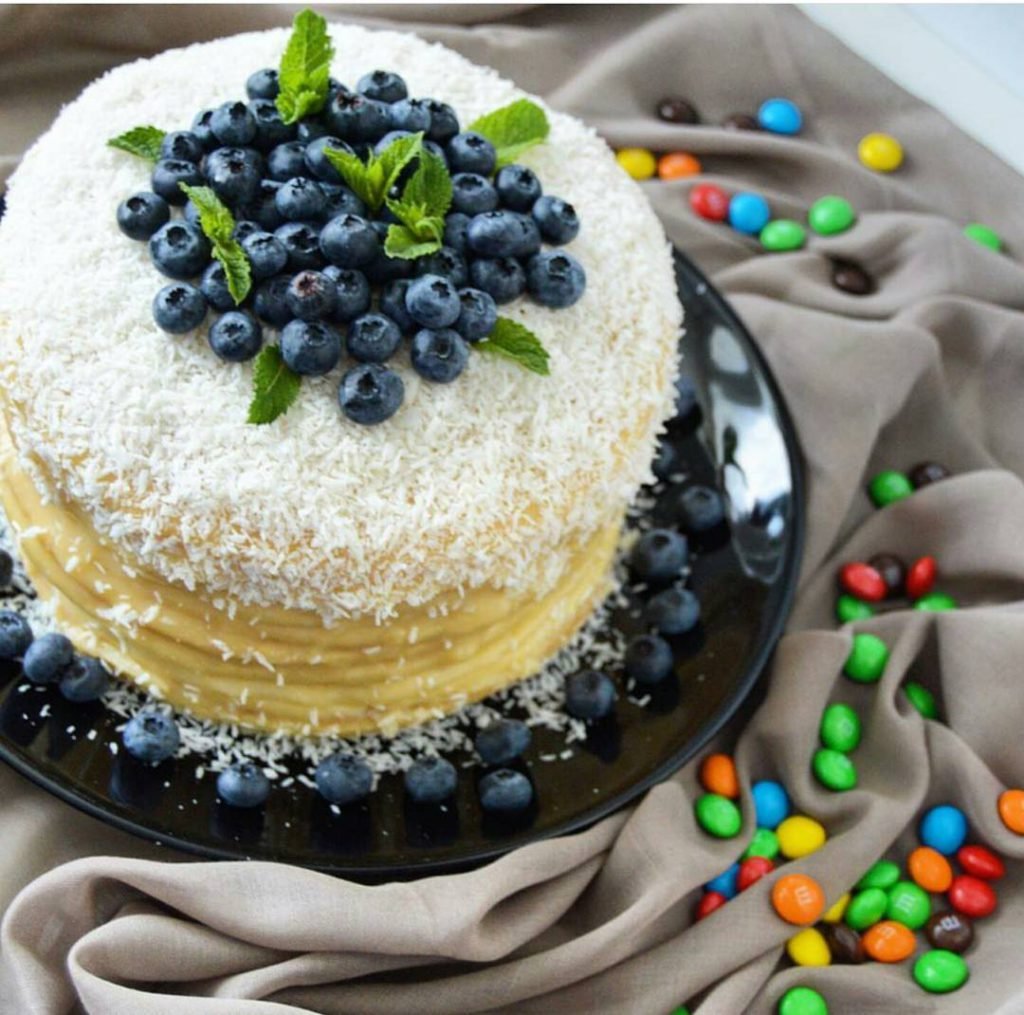 Украшение торта Рафаэлло