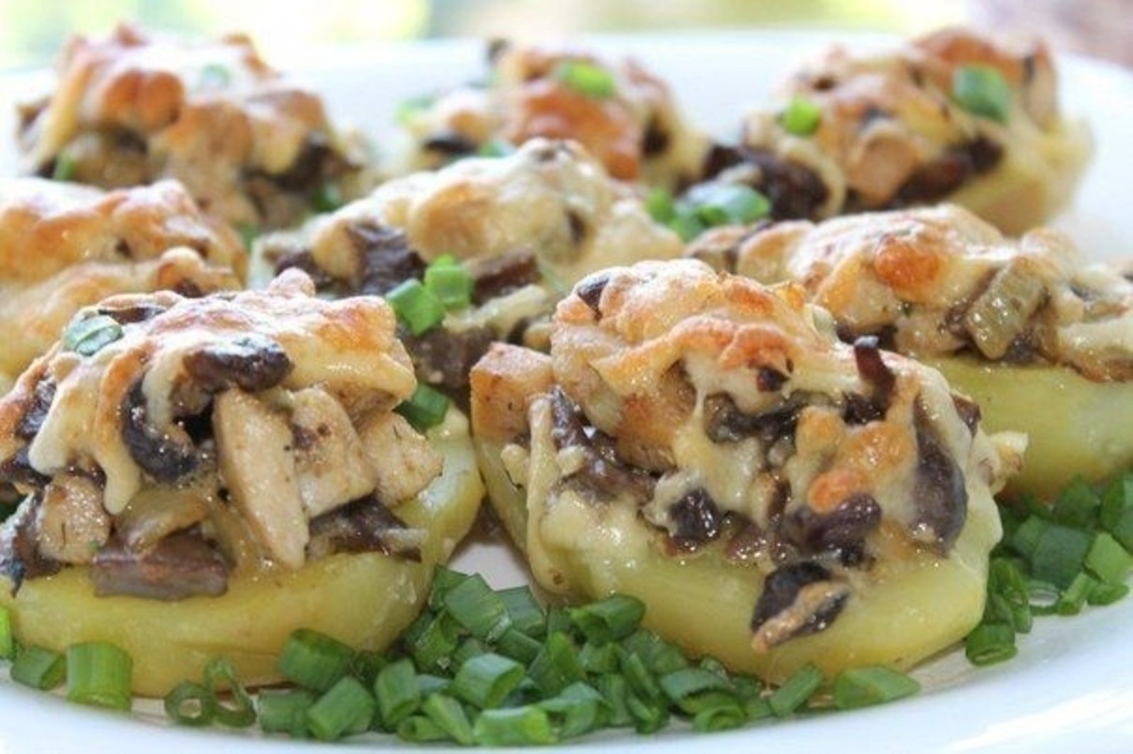 Грибы и сыр что приготовить. Фаршированные сморчки. Запеченная картошка с грибами. Картофель фаршированный грибами. Печеный картофель с грибами.