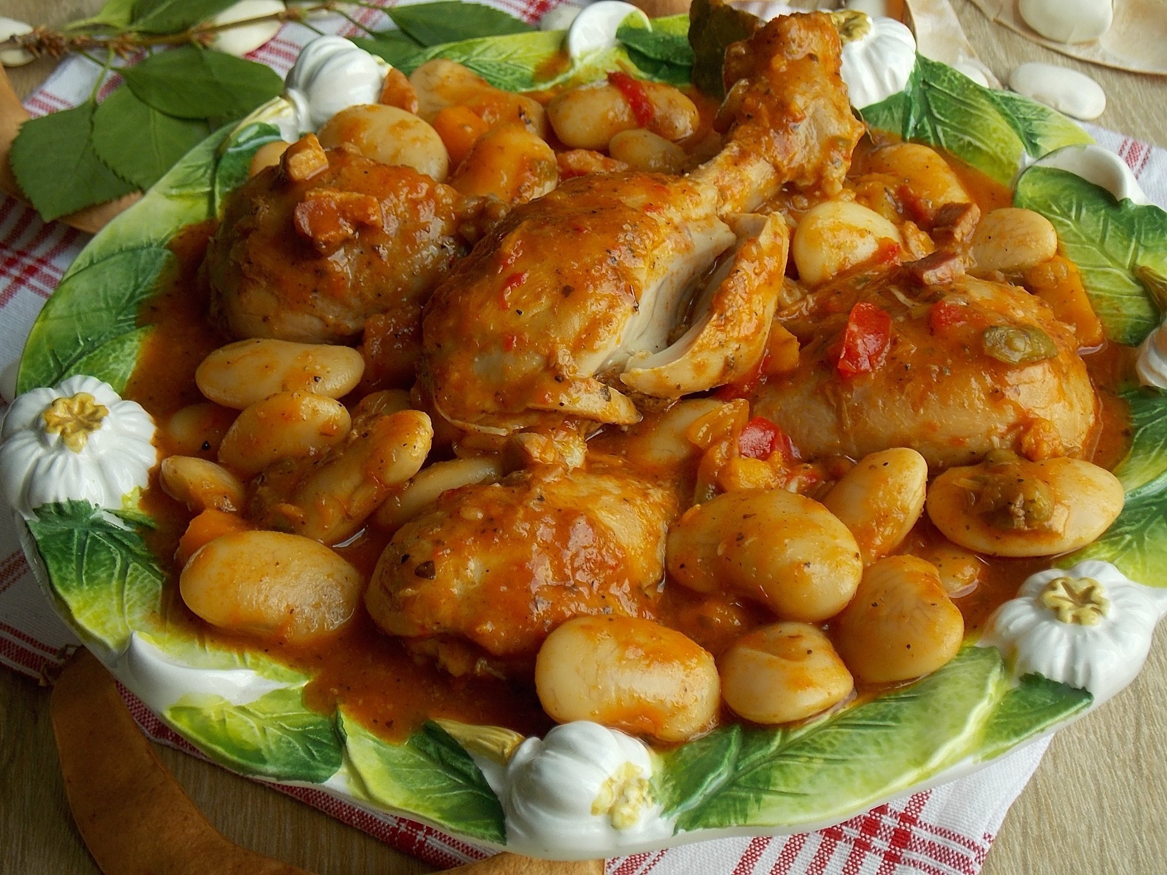 Рецепт куриного мяса с картошкой. Курица. Блюда из курицы. Курица приготовленная. Курица с картошкой.