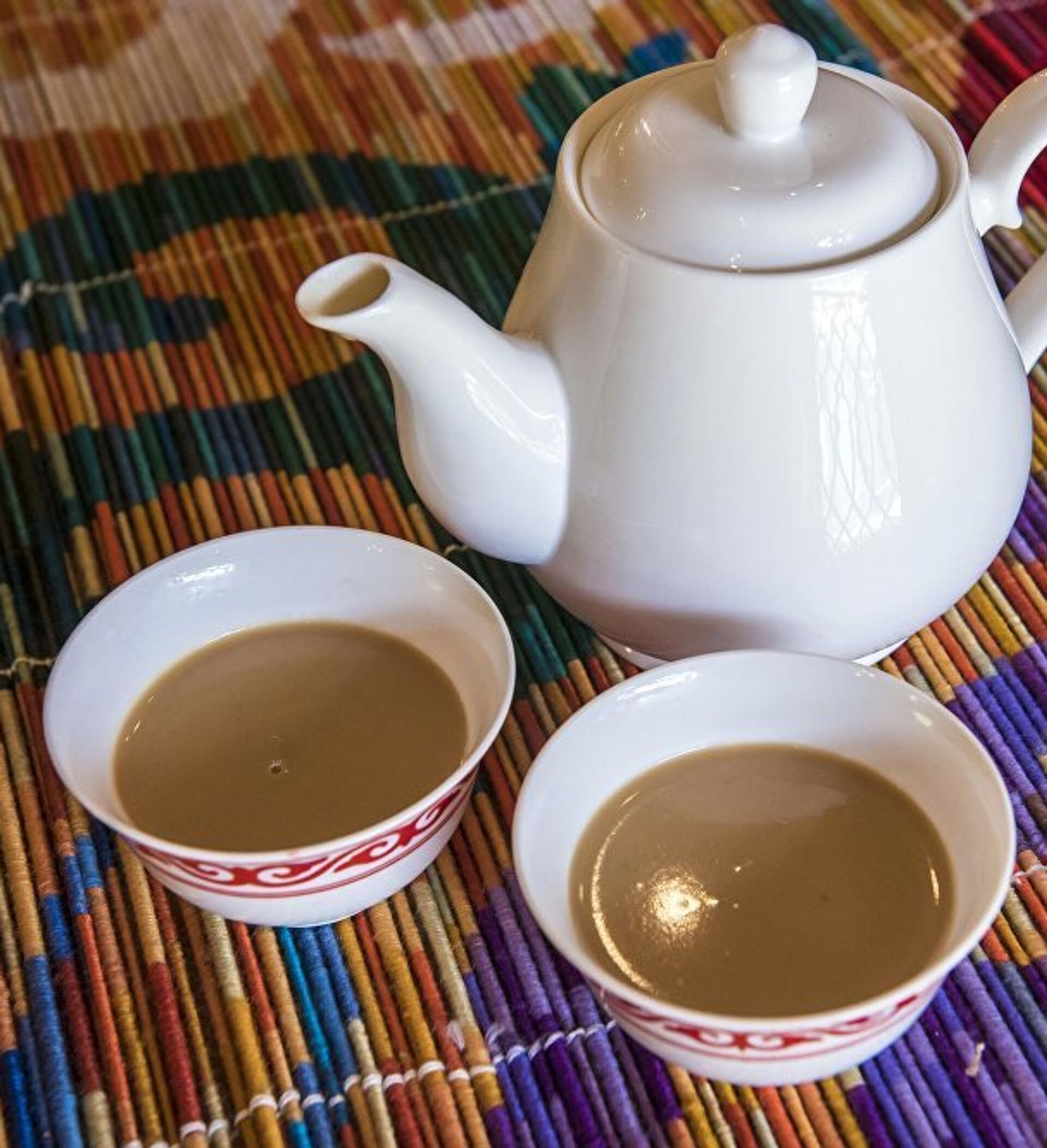 Чай по казахски. Куурма чай. Чай с молоком. Казахский чай с молоком. Киргизский чай.