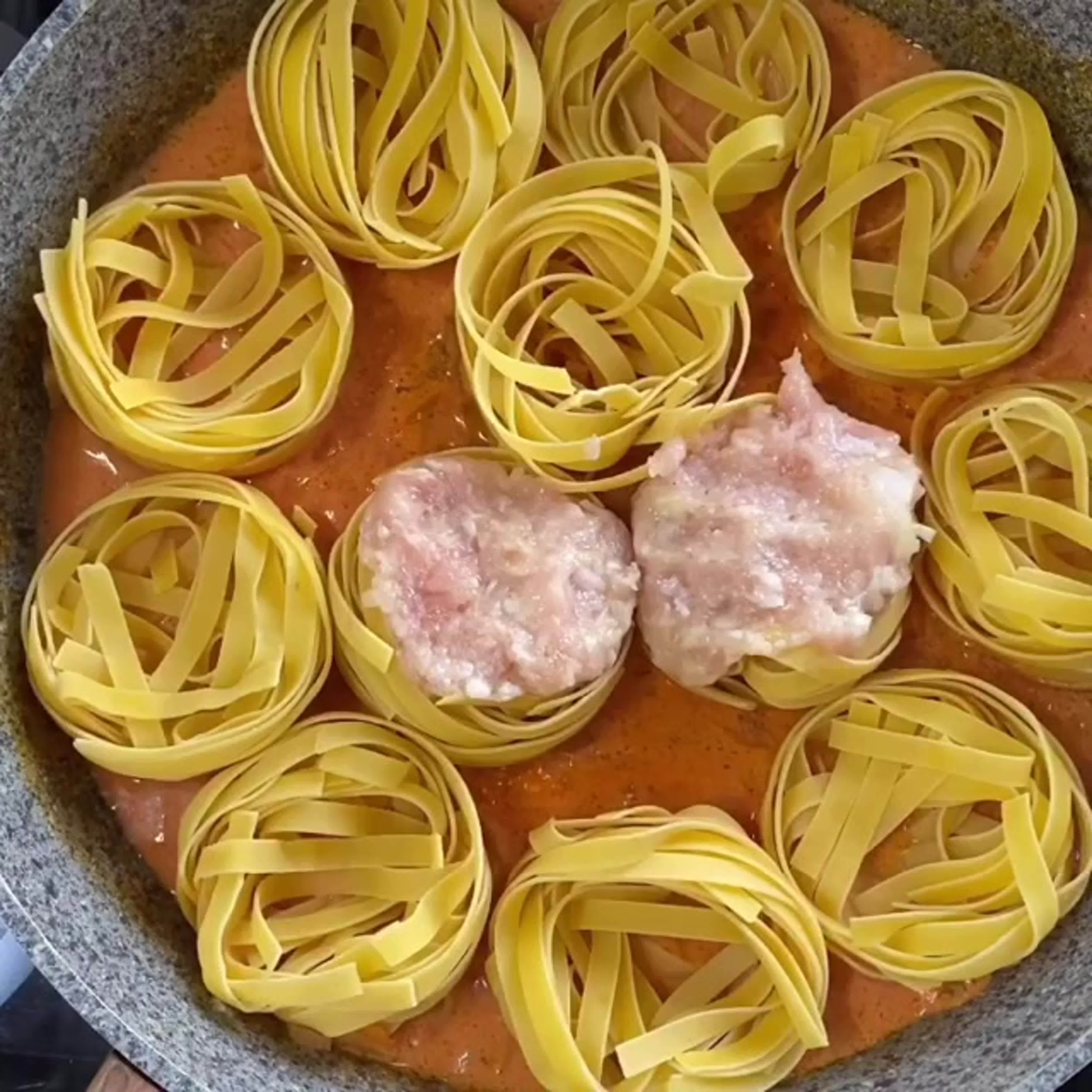 Спагетти гнезда с курицей