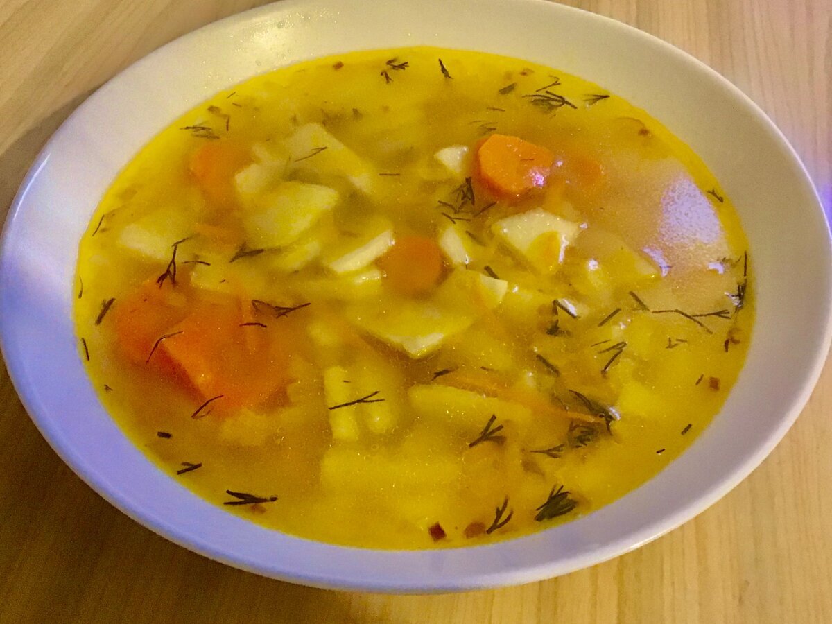 Мясной картофельный суп. Картофельный суп. Суп картофельный с макаронами. Суп картофельный с макаронными. Суп с макаронными изделиями и картофелем.