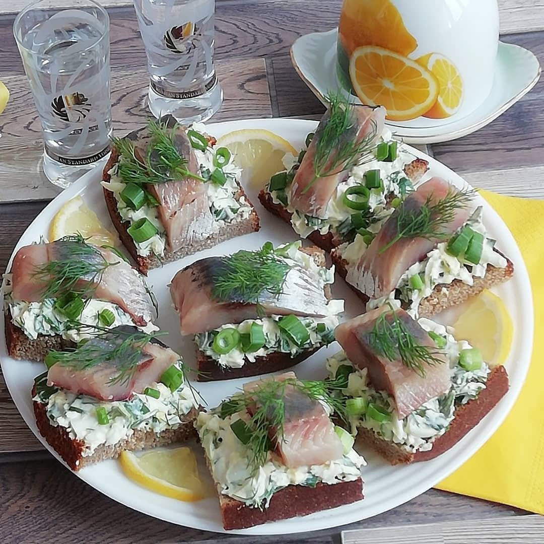 Канапе с ветчиной и черри