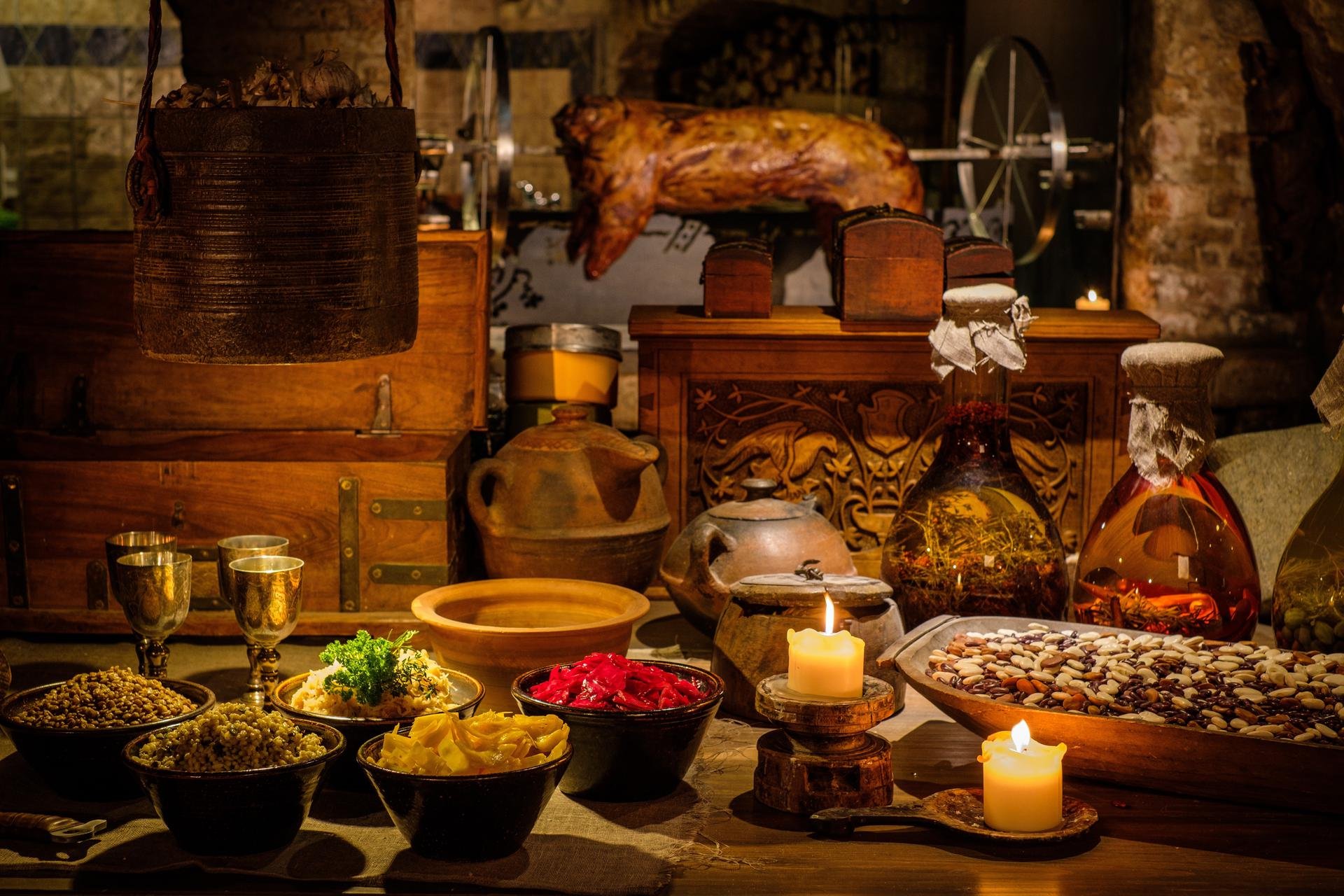Средневековый стол с едой