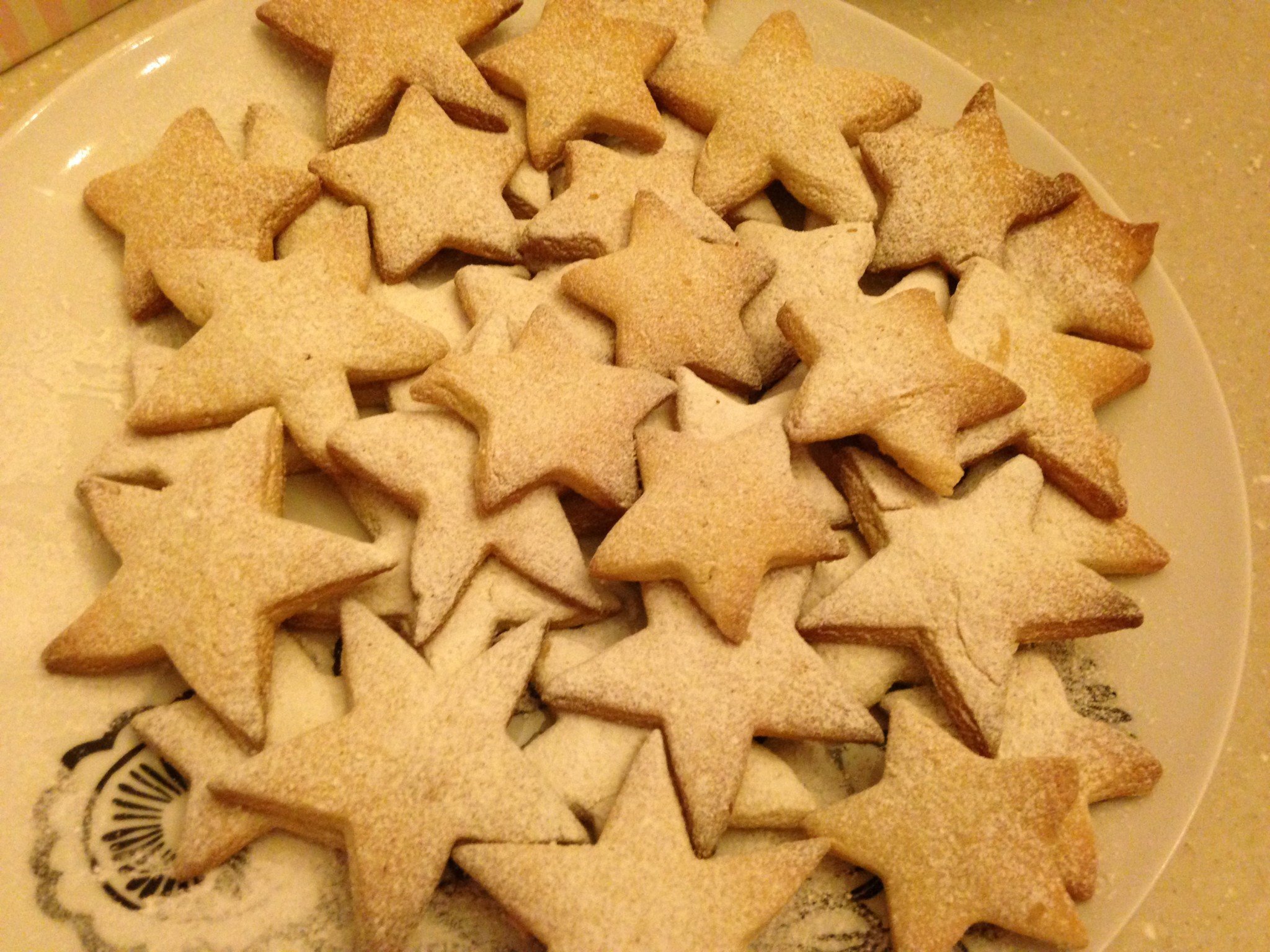 Рецепт печенья простого формочки. Печенье Звездочка. Печенье в виде звездочек. Песочное печенье Звездочка. Формы песочного печенья.