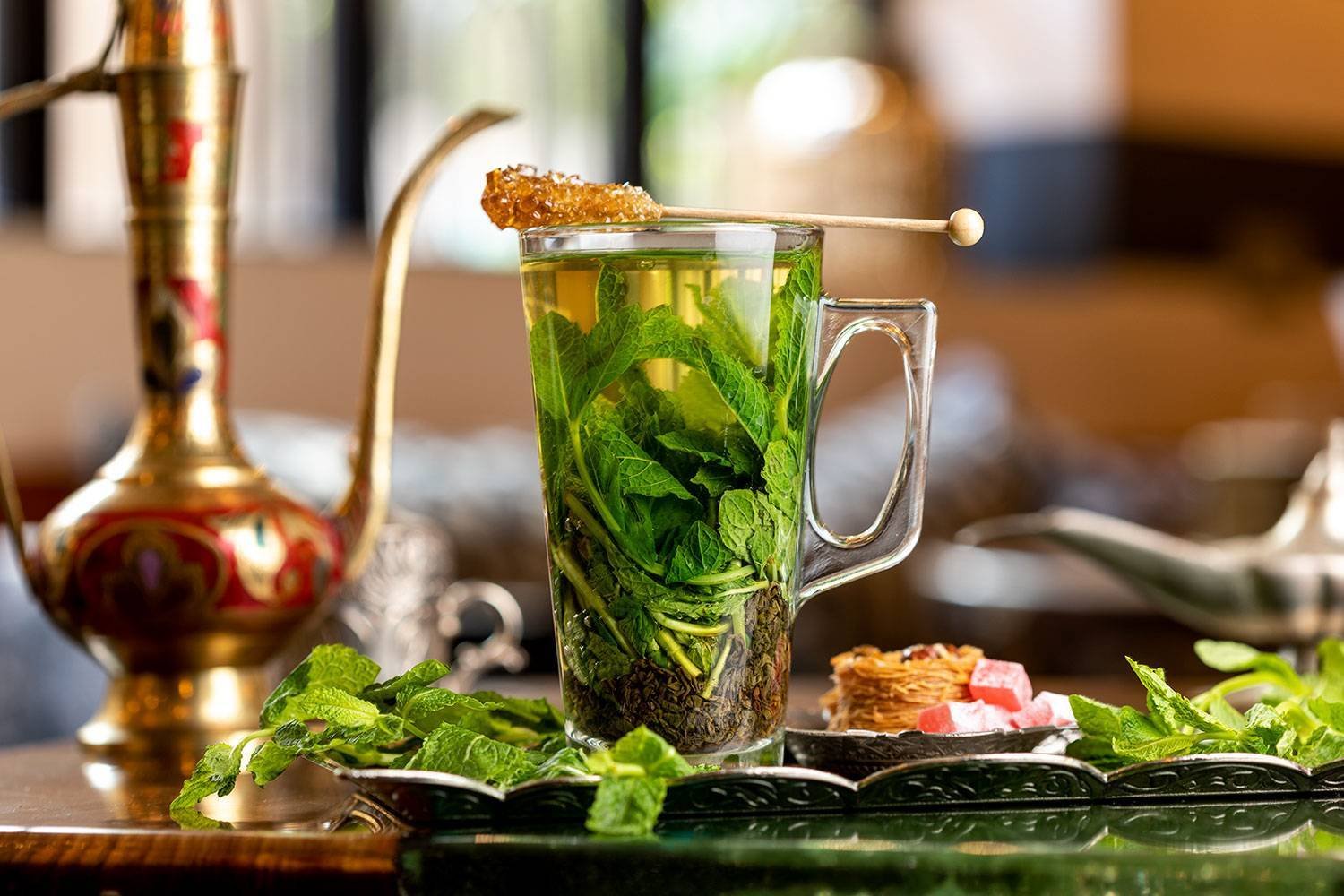 В жару пьют горячий чай. Зеленый чай Тархун. Зеленый чай Марокканская мята. Чай Green Tea Moroccan. Чай с тархуном.