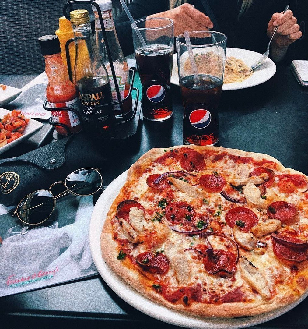 фотография пиццы в кафе фото 29