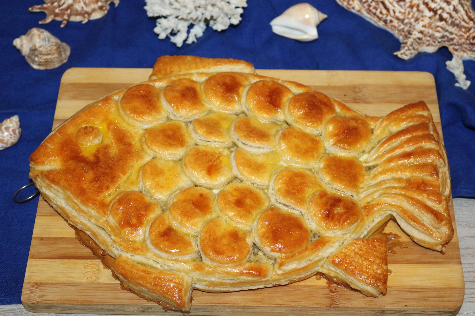 Пирог с рыбой слоеное тесто рецепт