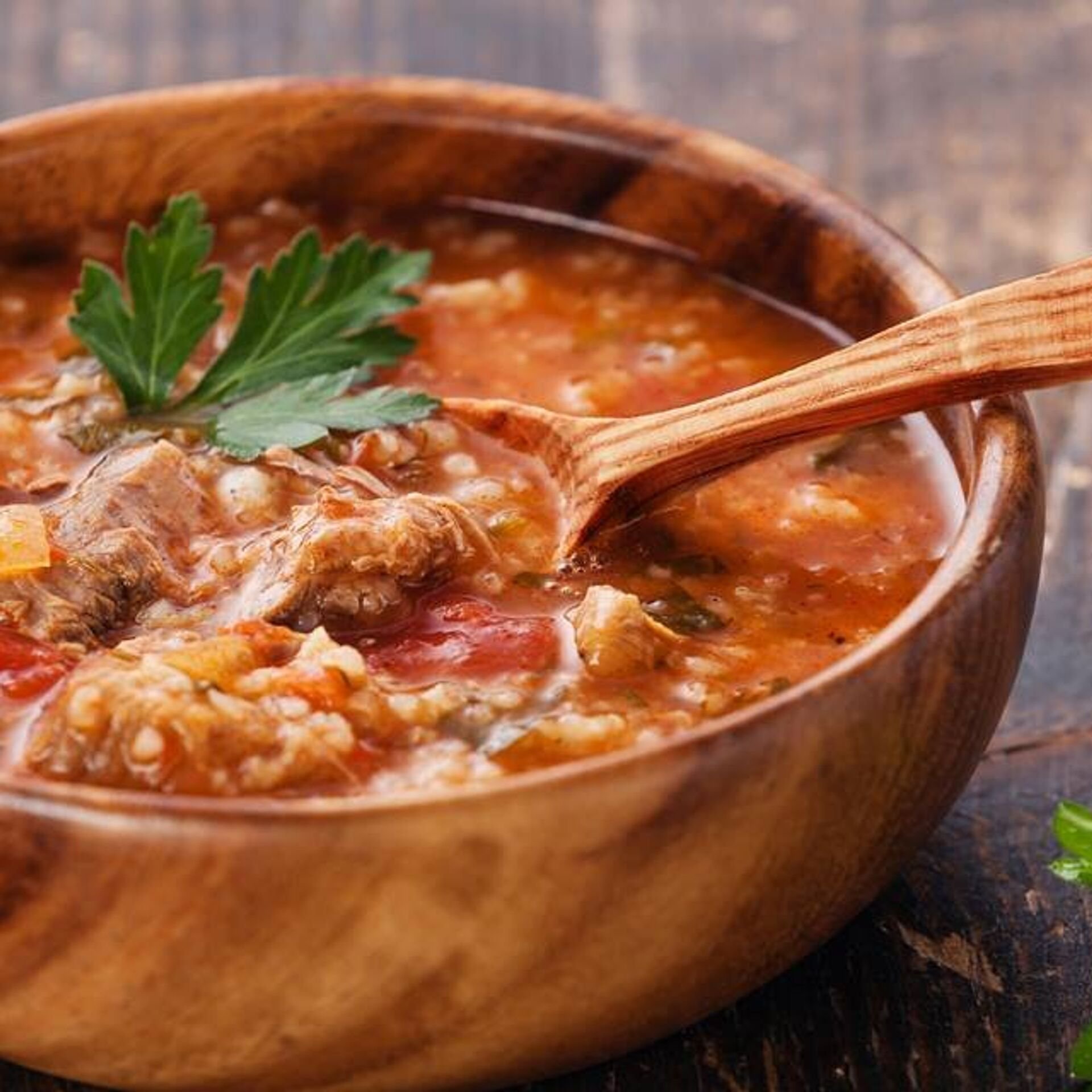 Первое из говядины рецепты. Суп харчо. Ароматный суп-харчо. Приготовление супа харчо. Грузинский суп харчо с говядиной.