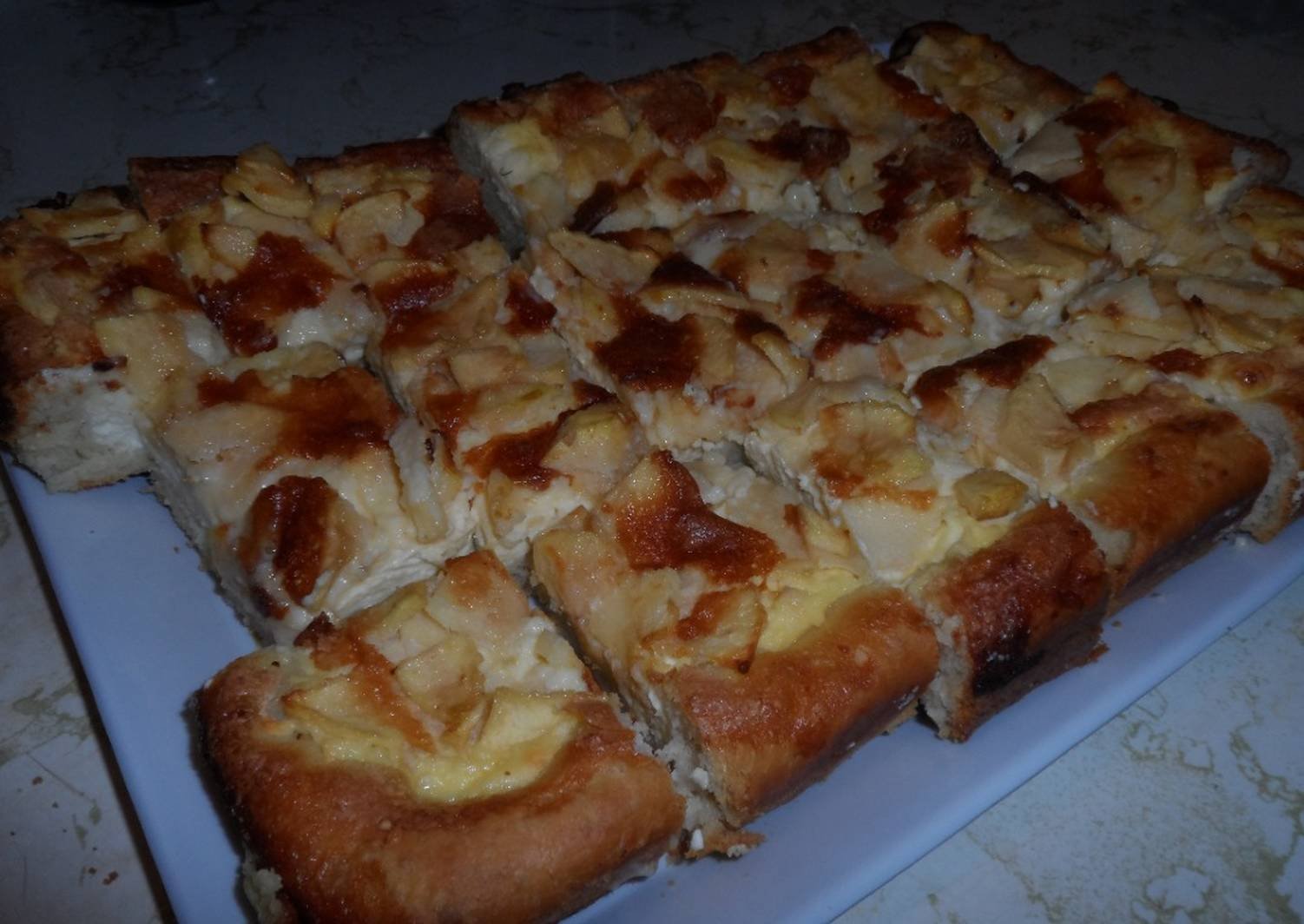 Пирог с творогом и яблоками из дрожжевого теста