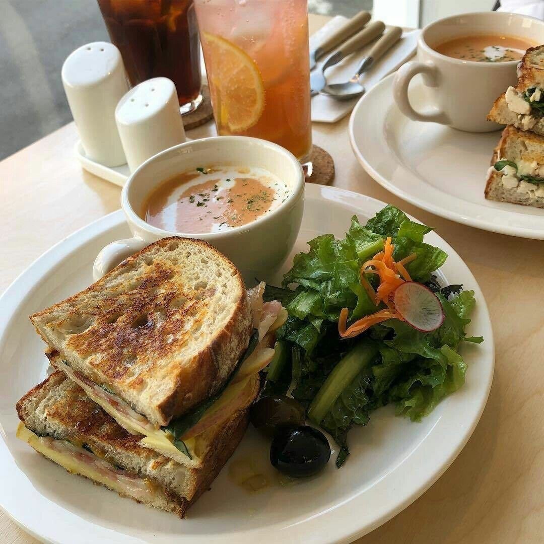 Завтрак в кафе