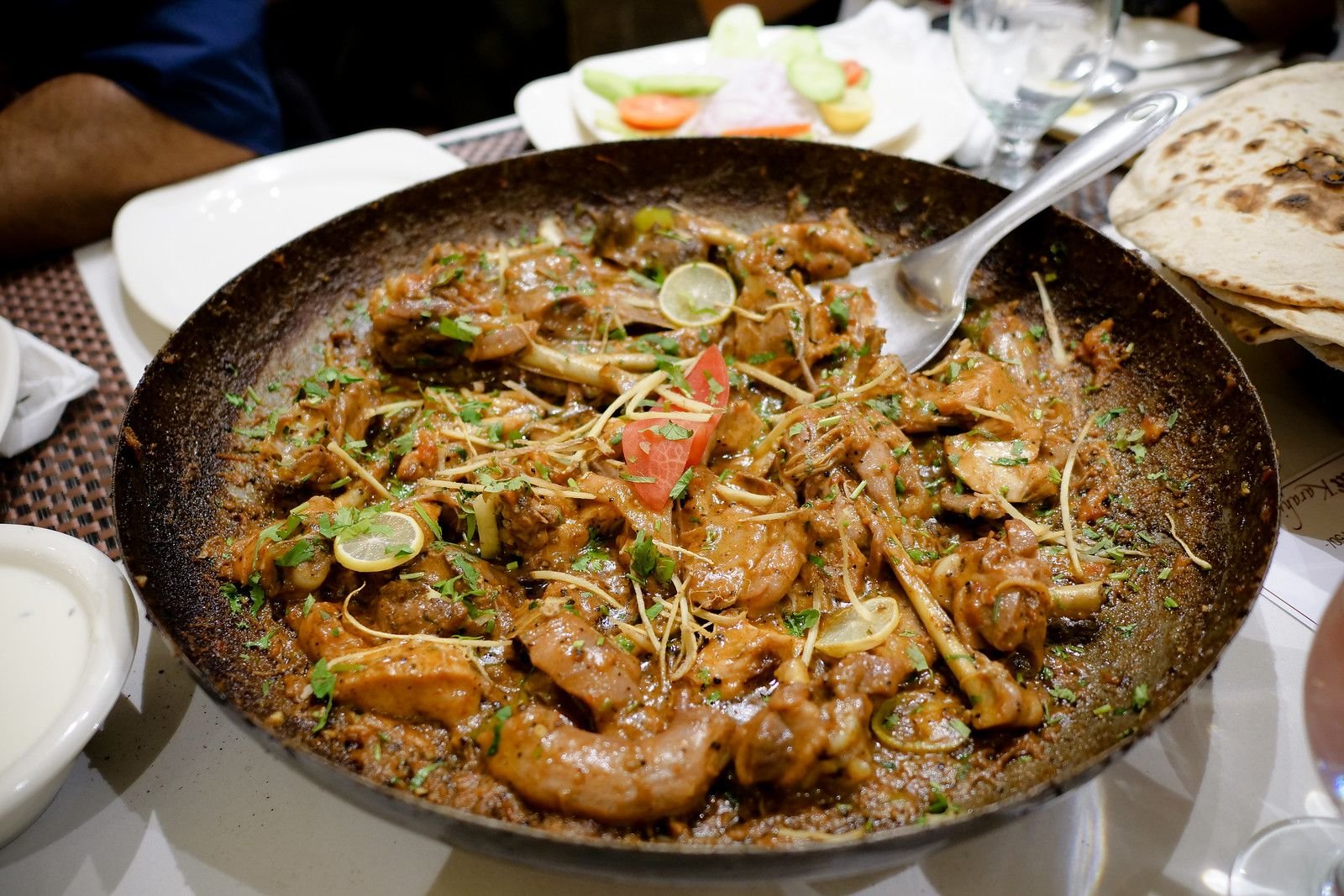 Особое блюдо тиори. Shinwari Karahi. Chicken Karahi. Karhai Mutton. Пешавар блюда Пакистана.