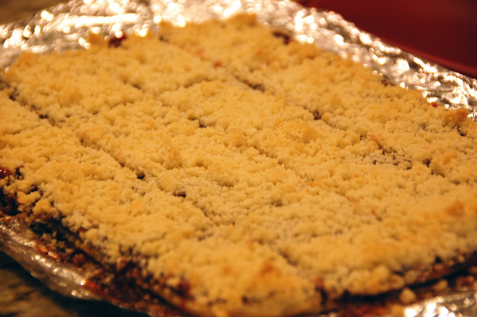 Пирог крошка рецепт с маргарином. Песочный пирог Каракум. Тертый пирог Каракум. Тертый песочный пирог. Песочный тертый пирог с вареньем.