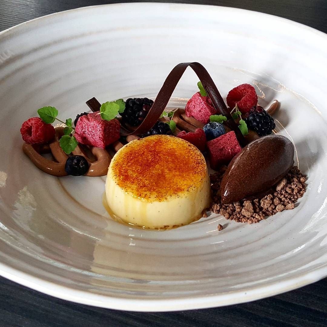 Муссовые пирожные малиновые