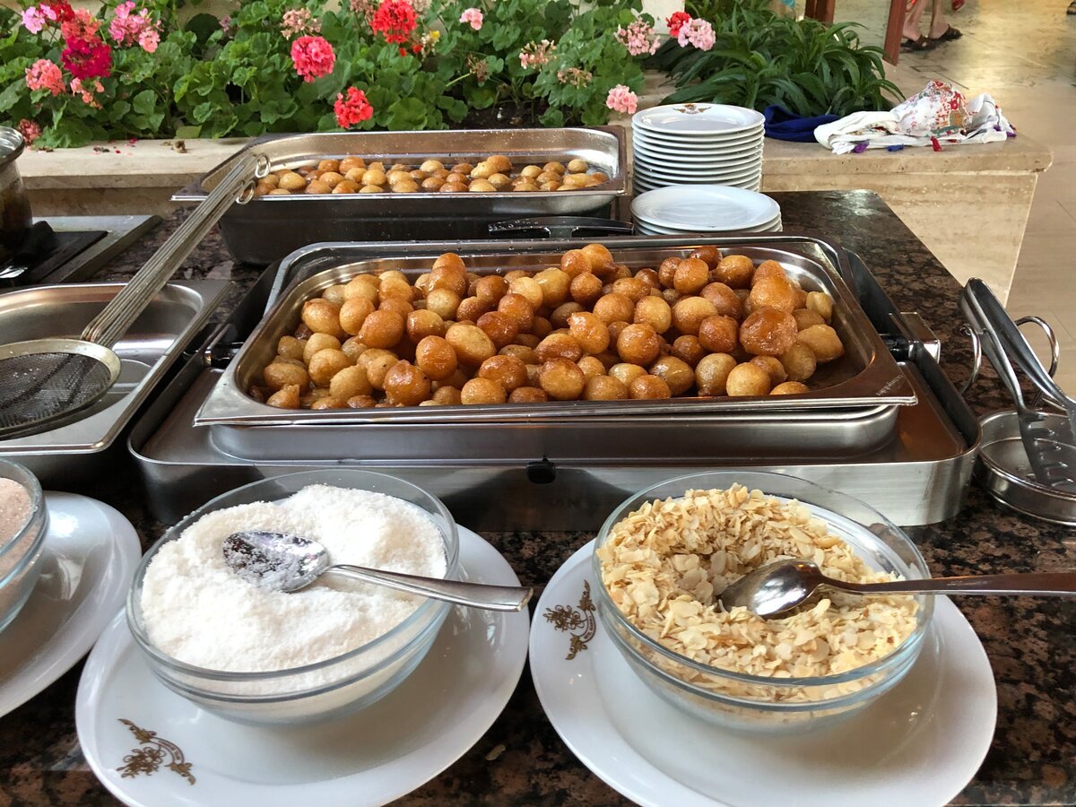 Какое питание в санаториях. Шведский стол завтрак. Еда в турецких отелях. Шведский стол в Турции. Еда в отелях Турции.