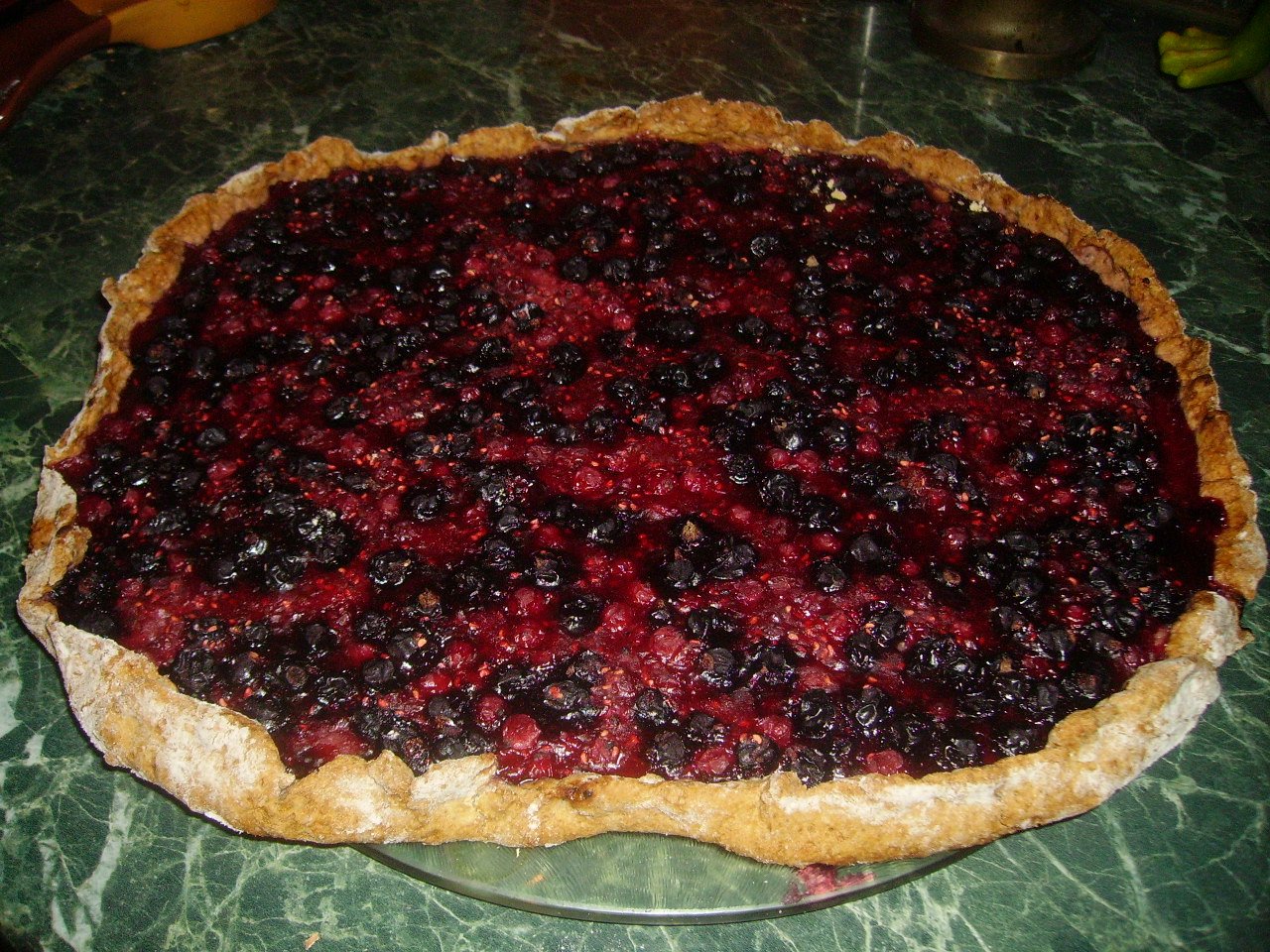 Открытый ягодный пирог