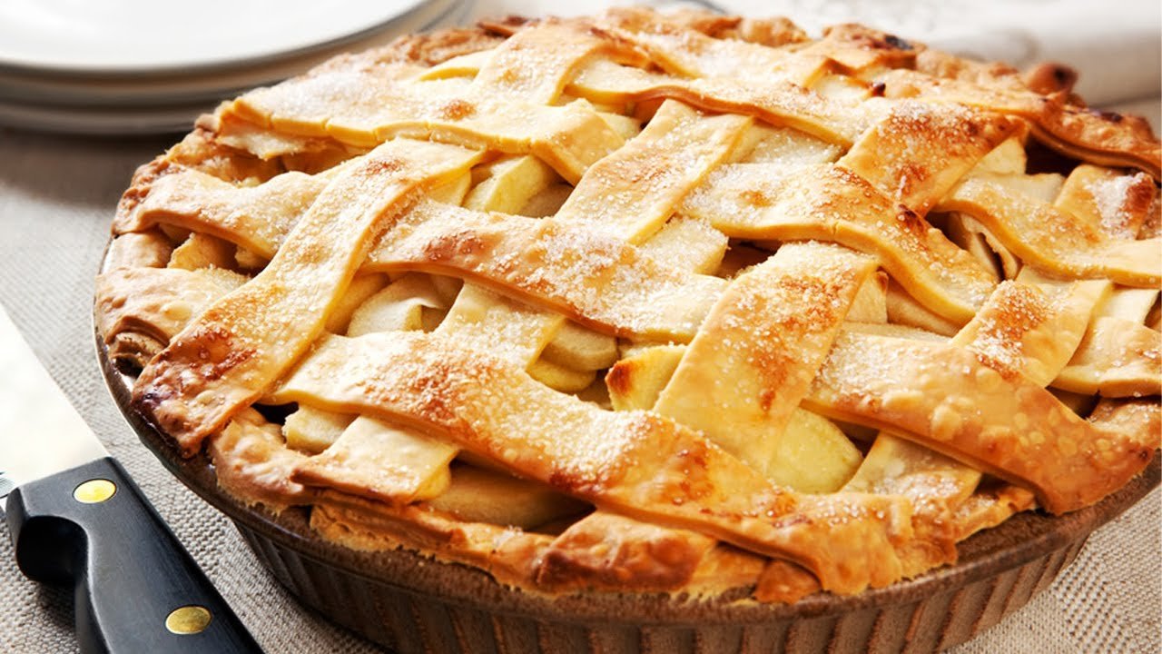 Пирог с яблоками из дрожжевого теста закрытый. Яблочный Пай. Пирог. Яблочный пирог. Американский яблочный Пай.