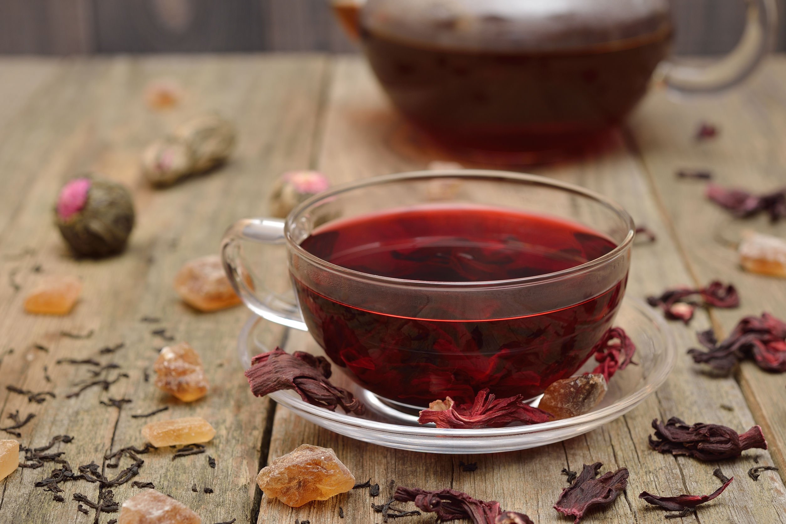 Фруктовый каркаде. Каркаде (гибискус). Красный чай каркаде. Фруктовый чай каркаде. Чай с каркаде (Hibiscus).