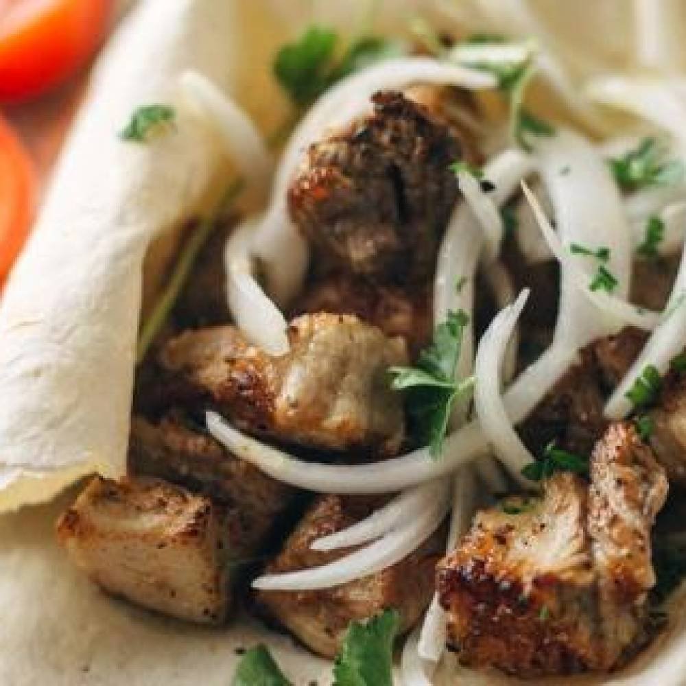 Шашлык на лаваше с луком