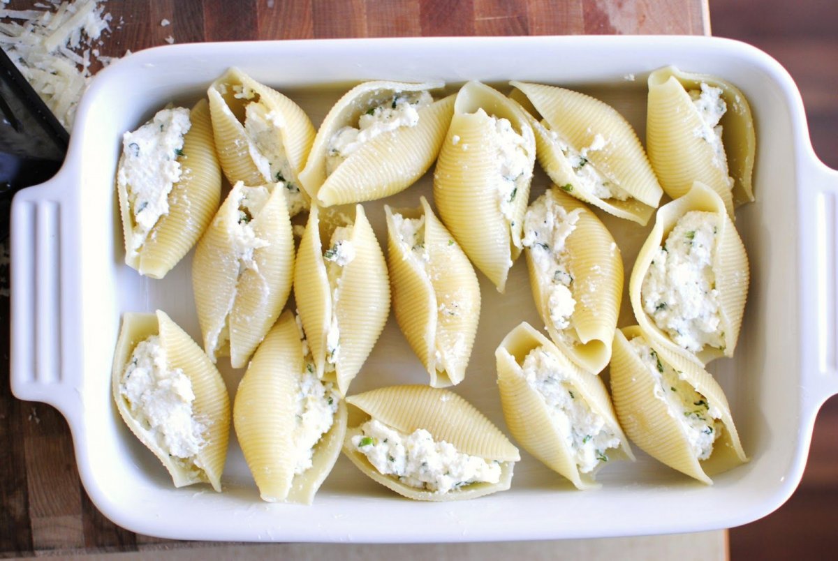 Конкильони фаршированные тунцом