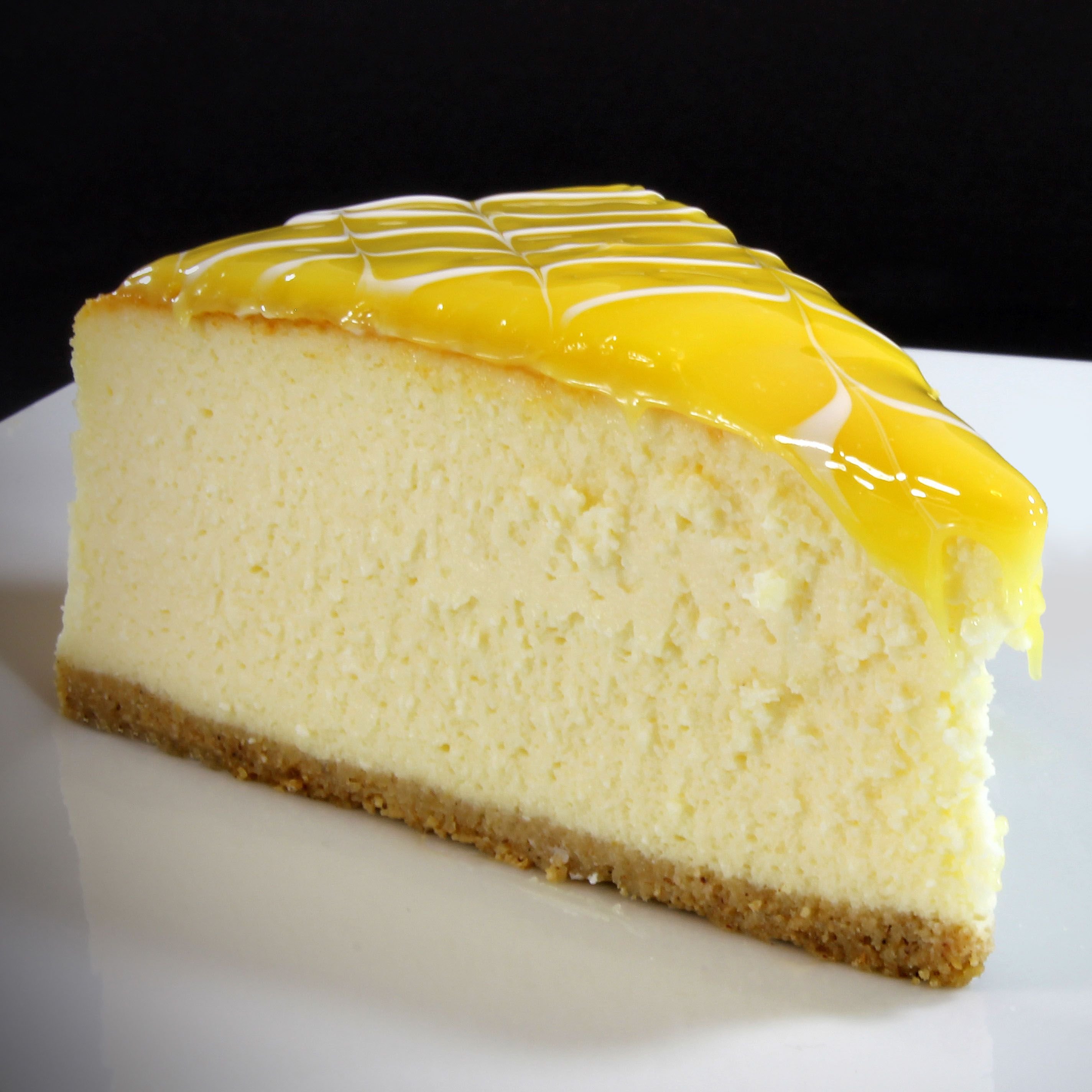 Лимонный торт в суффиксе полного. Limonlu Cheesecake. Чизкейк лимонный. Лимонник чизкейк. Шобутинская чизкейк.