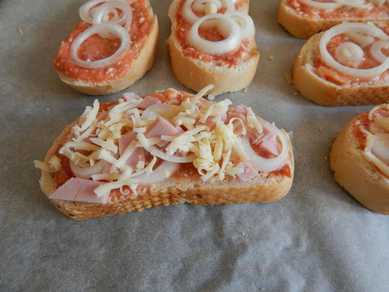 мини пицца в духовке из дрожжевого теста с колбасой и сыром рецепт пошаговый с фото фото 109