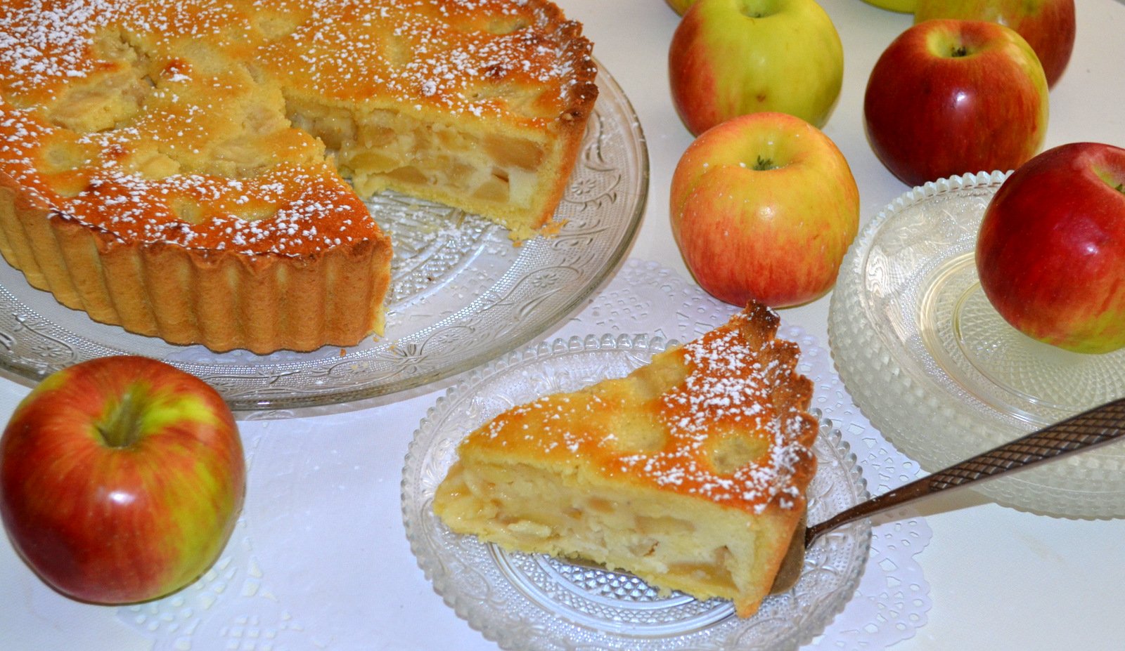 Рецепт начинки из свежих яблок. Заливной яблочный пирог. Заливной пирог с яблоками. Заливной пирог с яблоками на кефире в духовке. Пирог заливные яблоки.