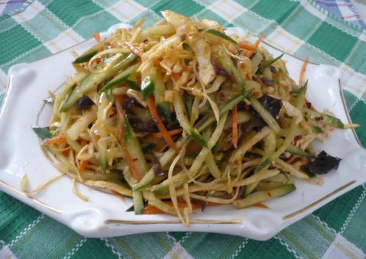 Ингредиенты для приготовления салата Харбин по-китайски: