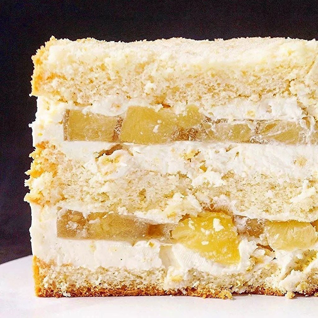 Торт Малибу кокосовый. Торт с кремом чиз и карамелью. Торт ванильный: ванильный бисквит, крем-чиз,. Банановый торт с кремом чиз.