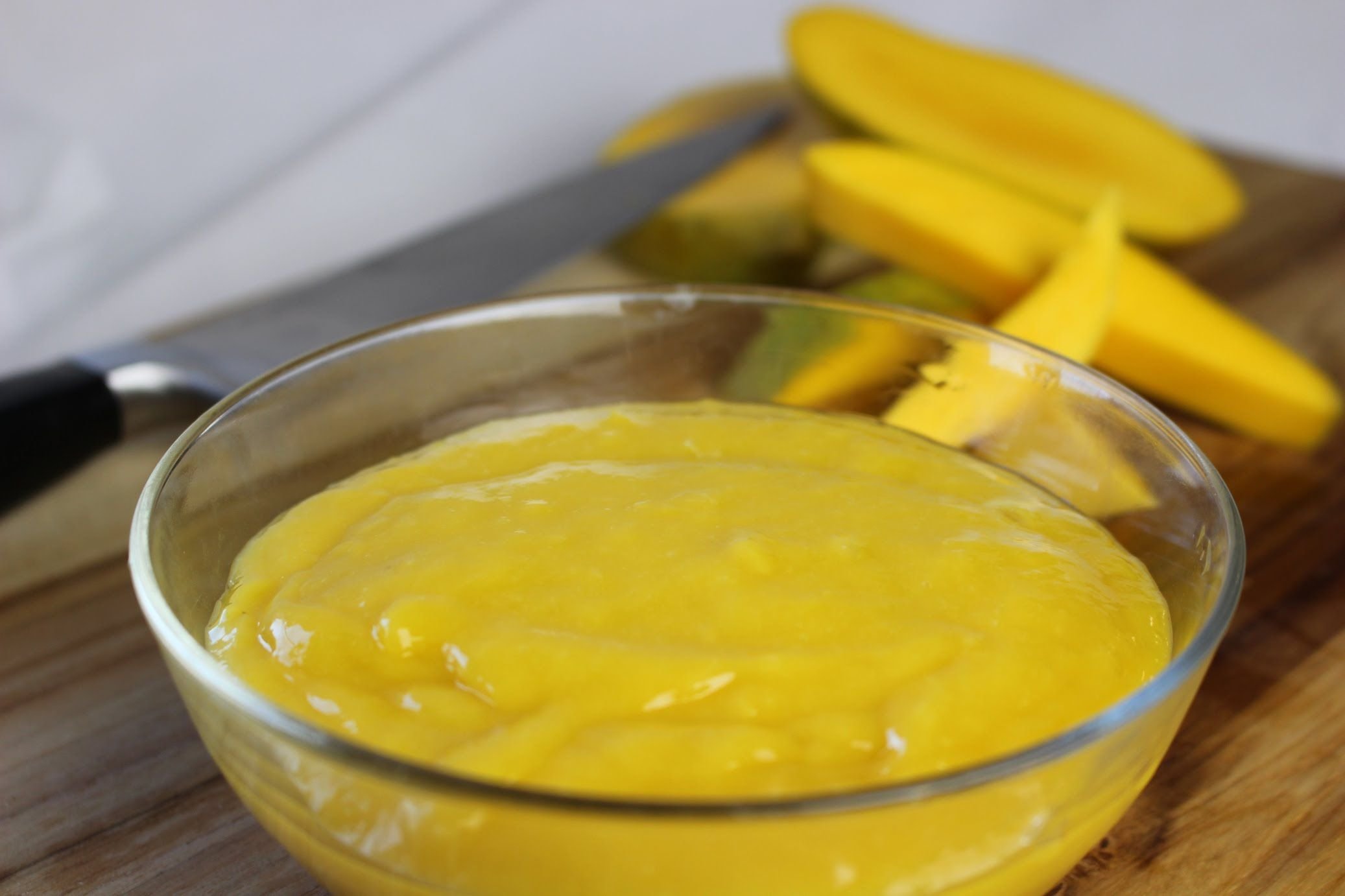 Фруктовое пюре рецепт. Mango puree. Пюре из манго. Фруктовое пюре из манго. Салат с манговым соусом.