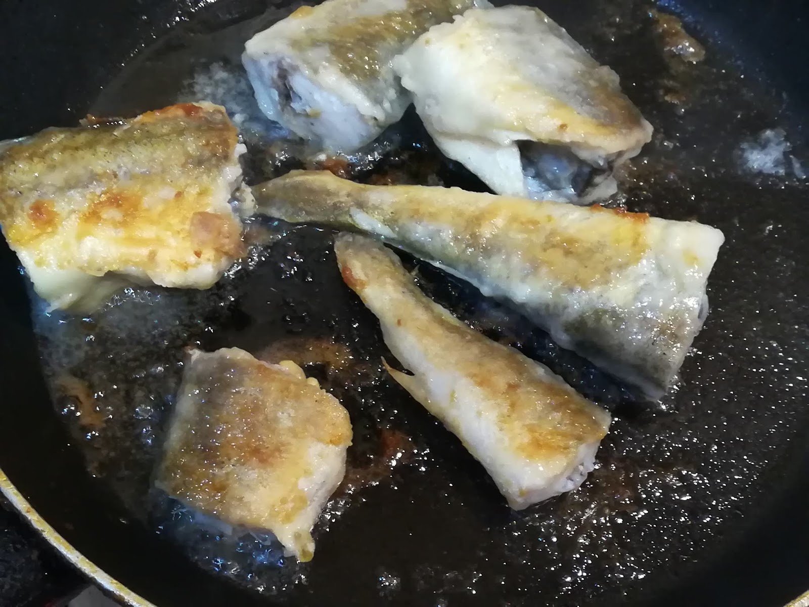 Филе минтая рецепты на сковороде с луком