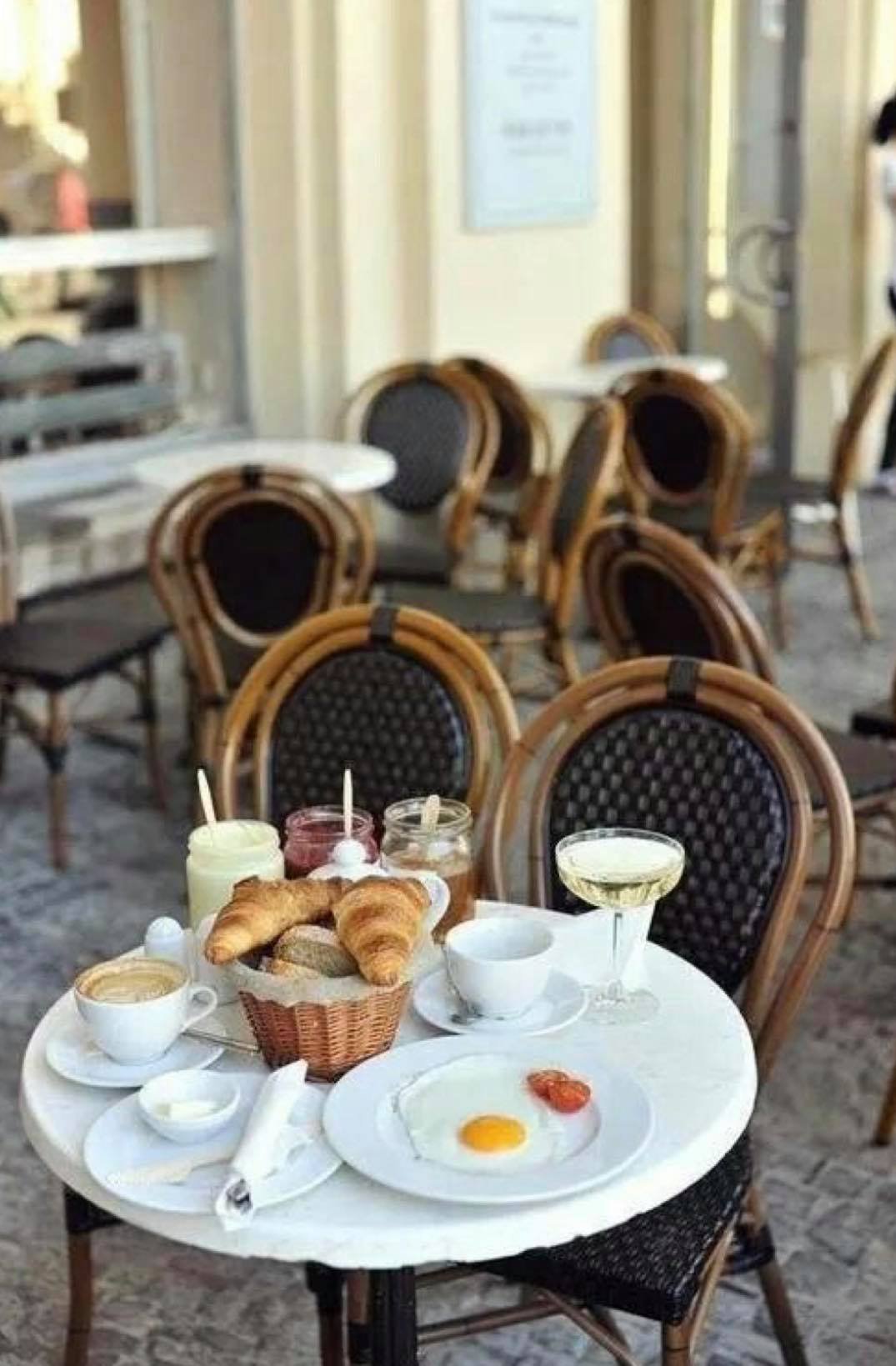 Париж кафе завтрак