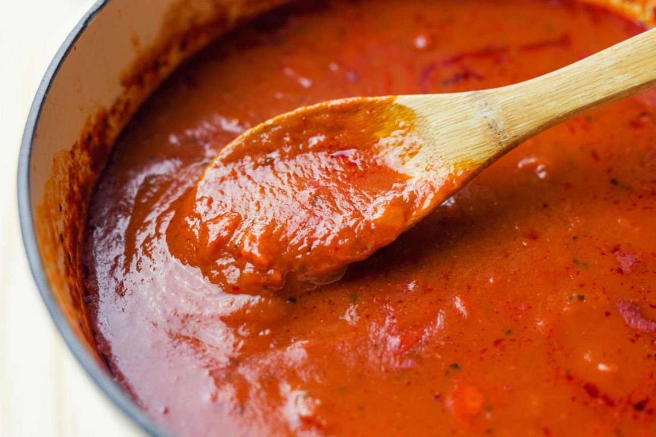 Подлива к мясу простой. Соус маринара Италия. Томатный соус. Соус томатный подлива. Томатный соус итальянский.