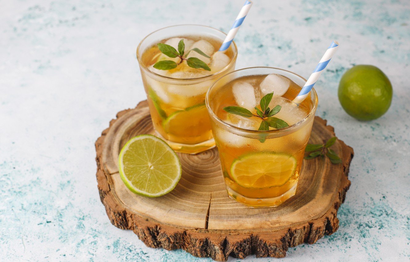 Холодный вечер холодный чай. Ice Tea лимонад. Чай со льдом. Чай с лимоном и льдом. Зеленый чай со льдом.