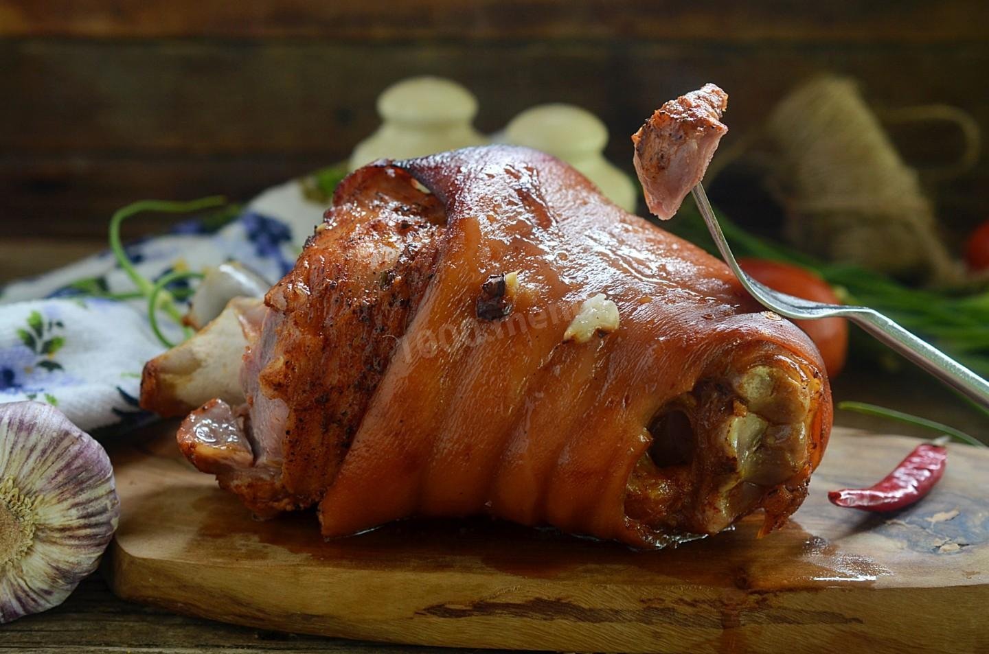 Рулька свиная запеченная в духовке рецепт с фото