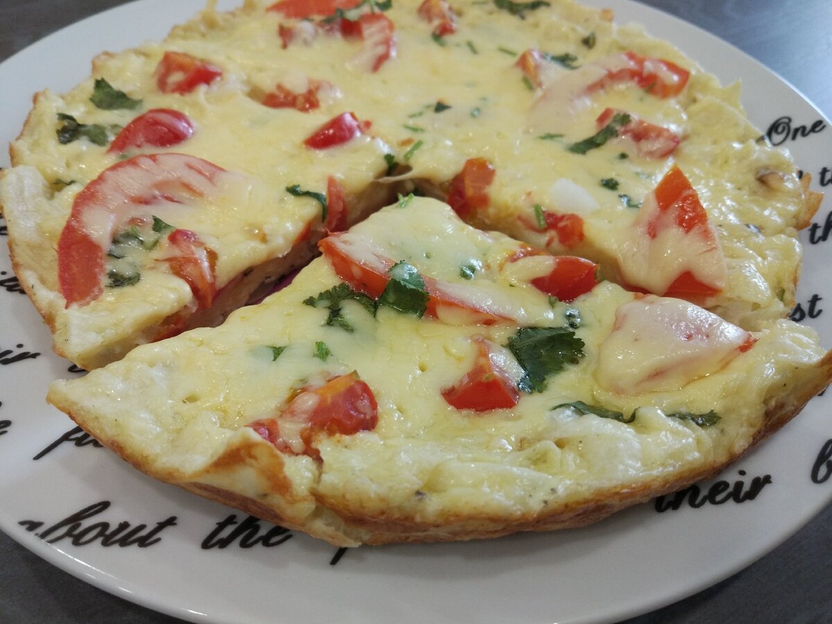 пицца на сковороде из лаваша с яйцом колбасой и сыром нарезанного помидорами рецепт фото 103
