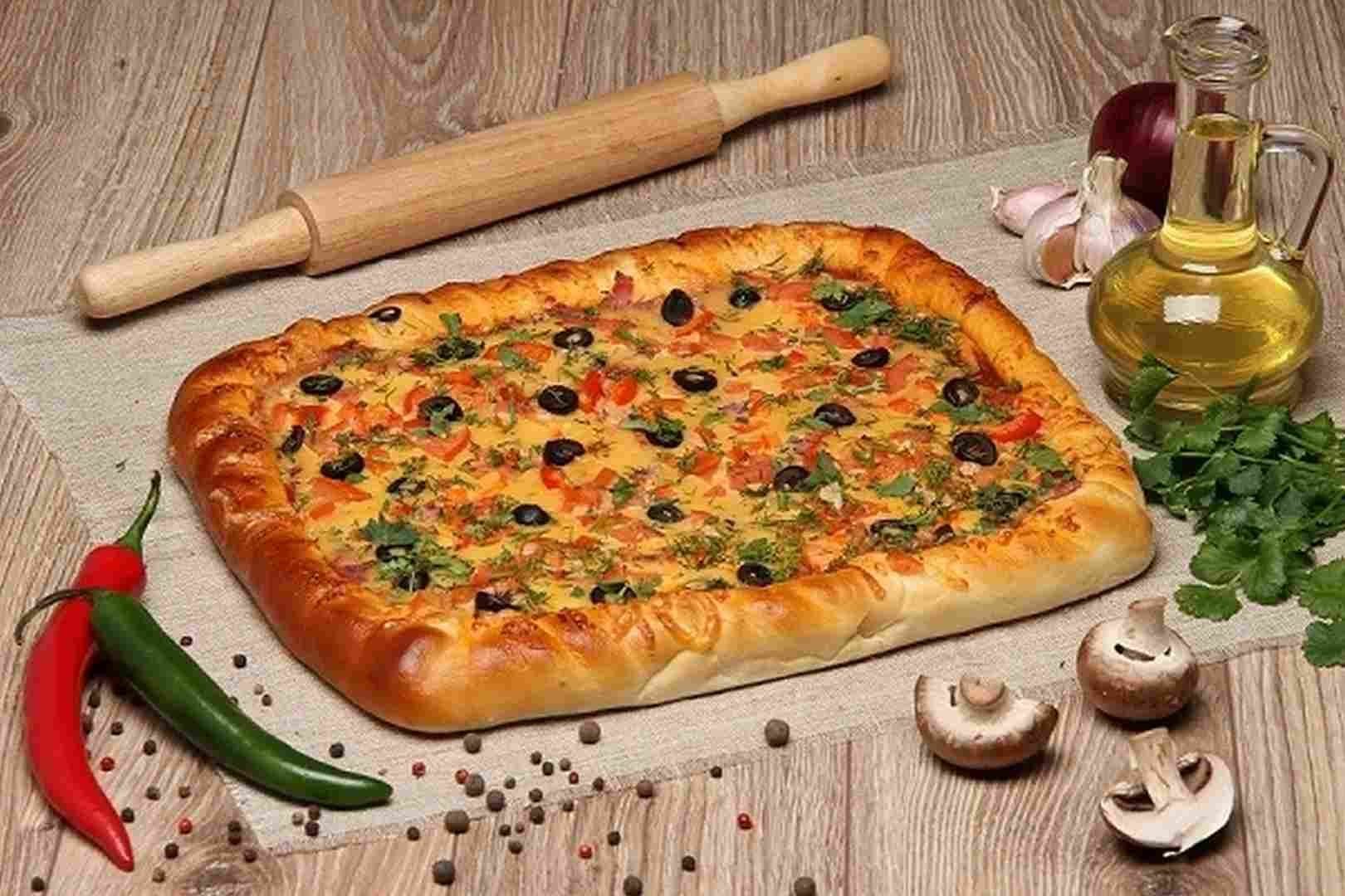 рецепт домашней пиццы на дрожжевом тесте в духовке с колбасой и сыром и помидорами фото 113