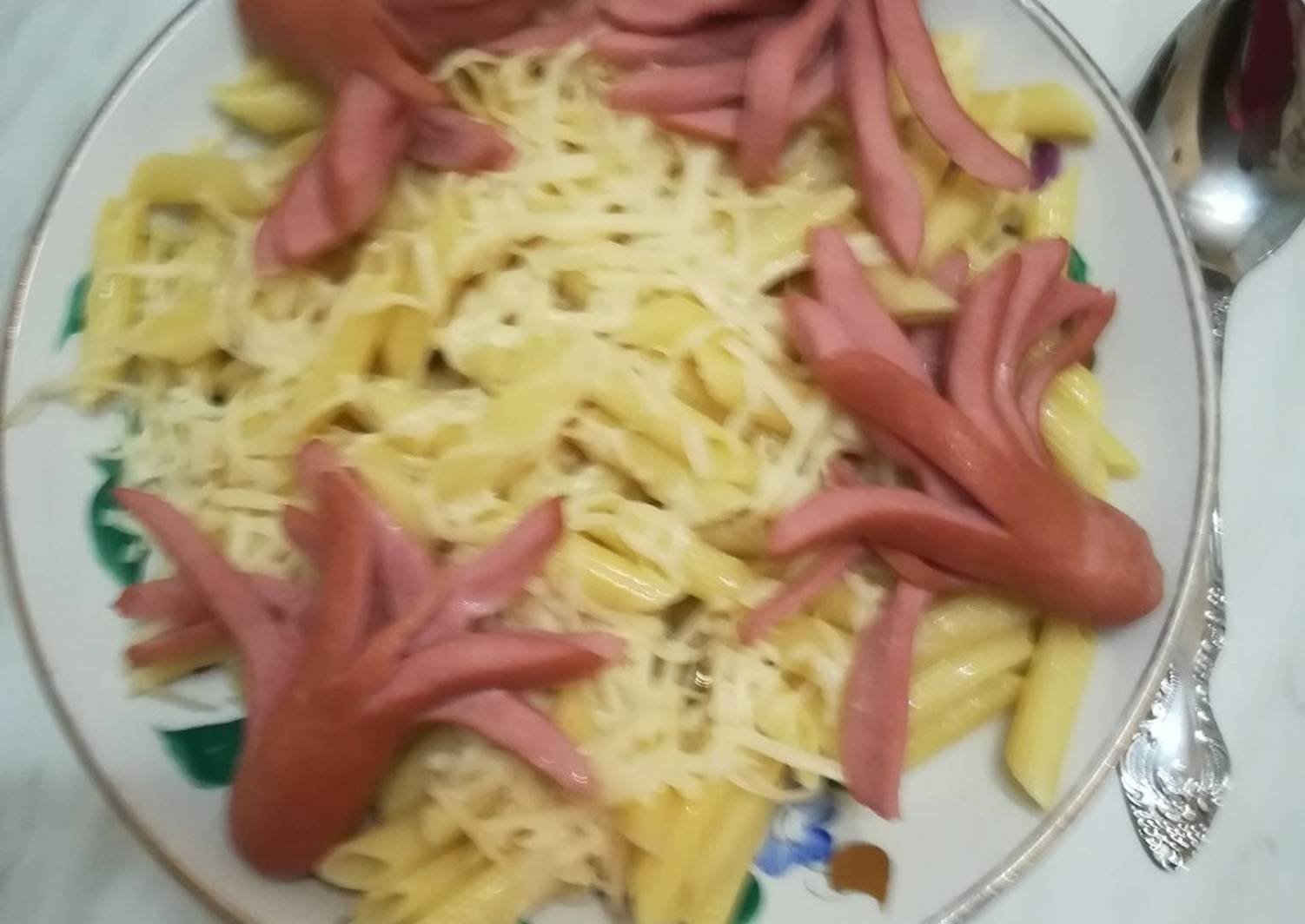 макароны с сыром и колбасой фото
