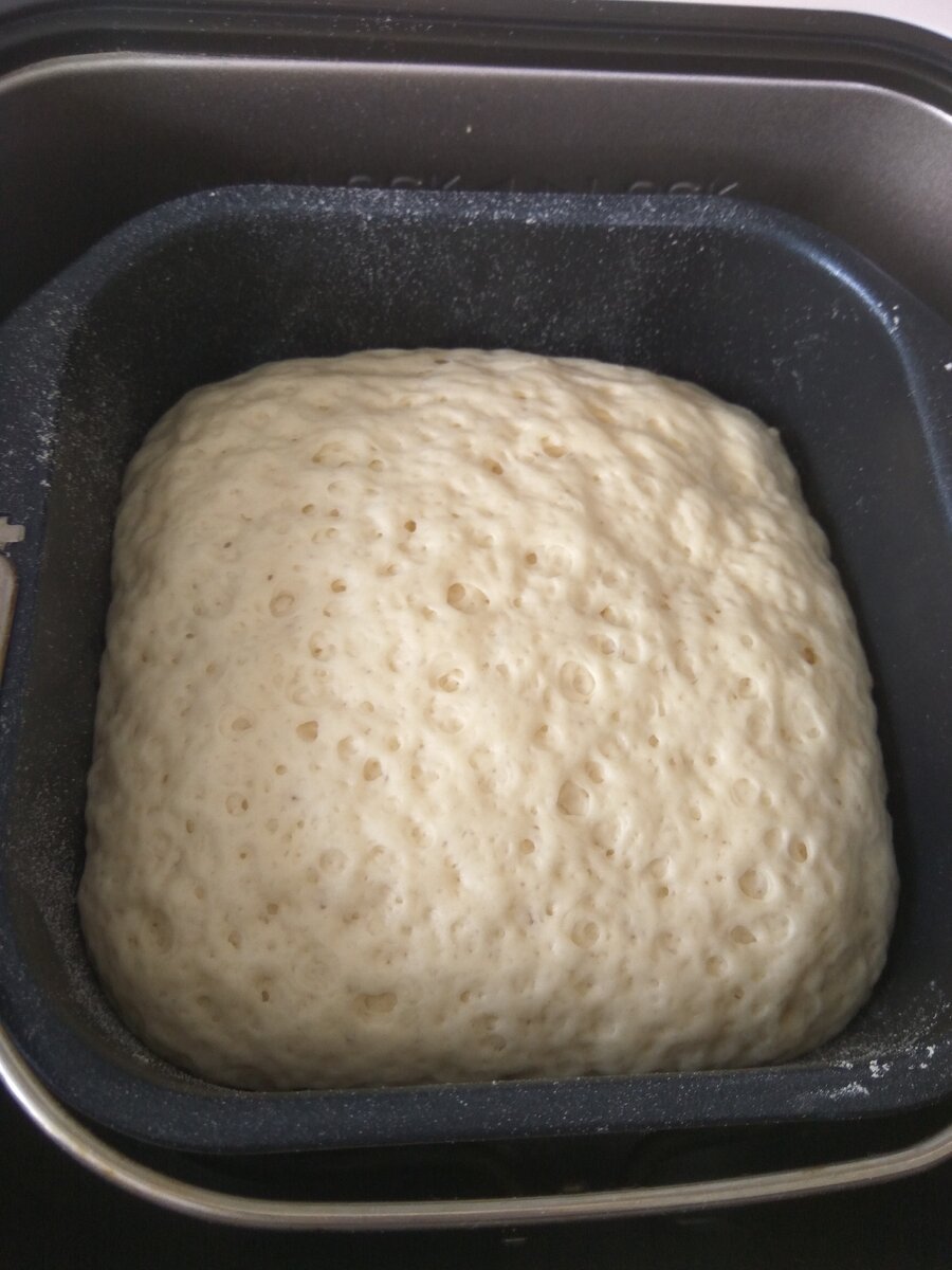 Рецепт теста для булочек в хлебопечке. Дрожжевое тесто. Дрожжевое тесто в хлебопечке. Тесто для пирожков в ХЛ. Дрожжевое тесто для пирожков в хлебопечке.