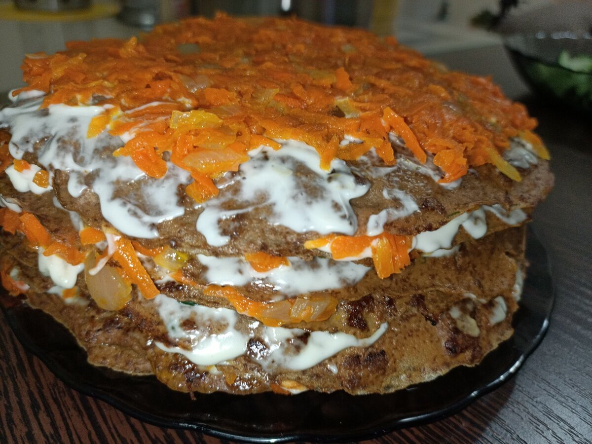 Начинка из печени с морковью. Печеночный торт 500мл. Кето печеночный торт. Украшение печеночного торта. Пирог из печени.