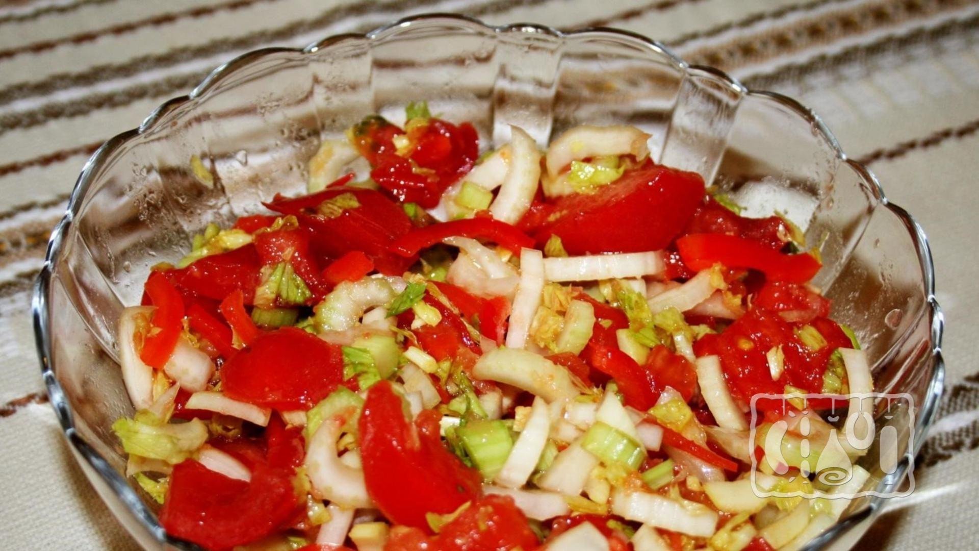 Легкий салат с помидорами и сельдереем рецепт – Европейская кухня: Салаты. «Еда»
