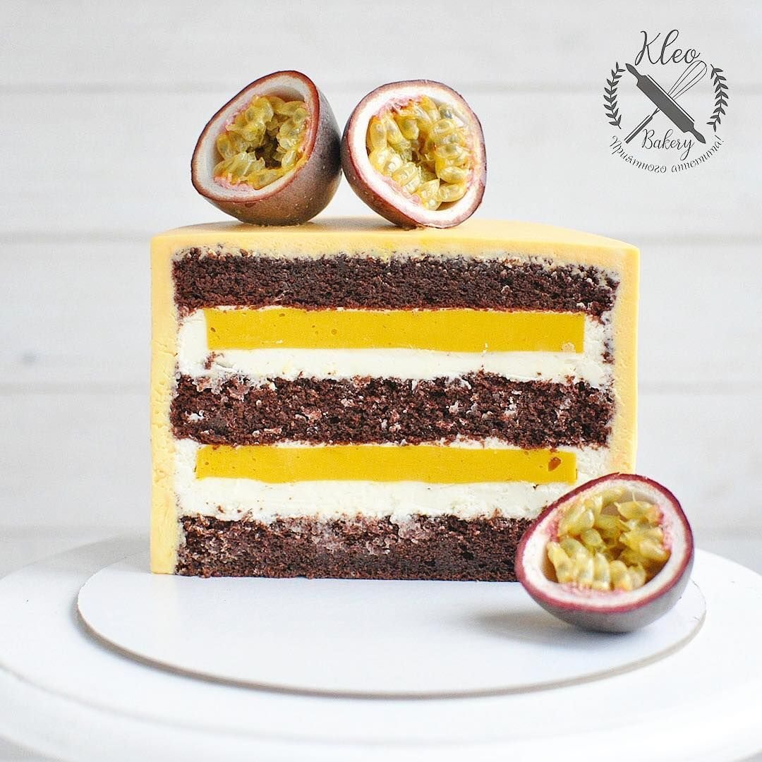 Торт ванильный: ванильный бисквит, крем-чиз,