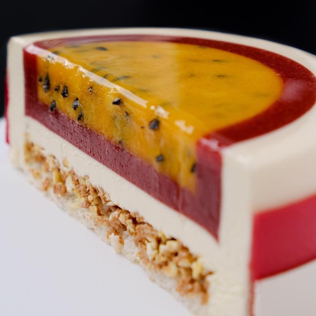 Декор торта ягодами