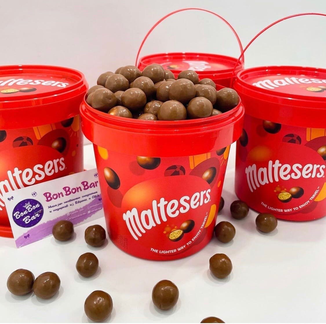 Конфеты шарики в шоколаде. Мальтизерс шоколадные шарики. Шоколадные конфеты Maltesers. Шоколадные воздушные шарики Maltesers. Конфеты Maltesers шоколадные шарики.