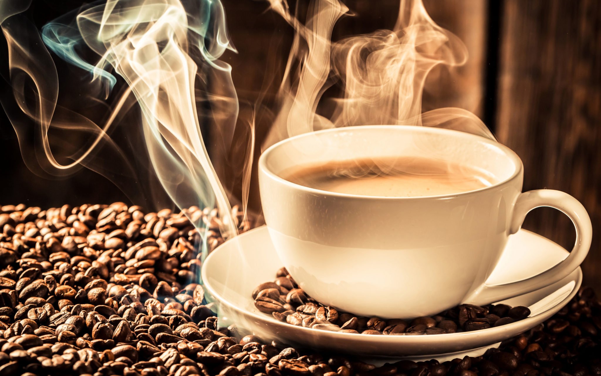 Чашка горячего кофе Горячий вкусный Mocca в белом кружке