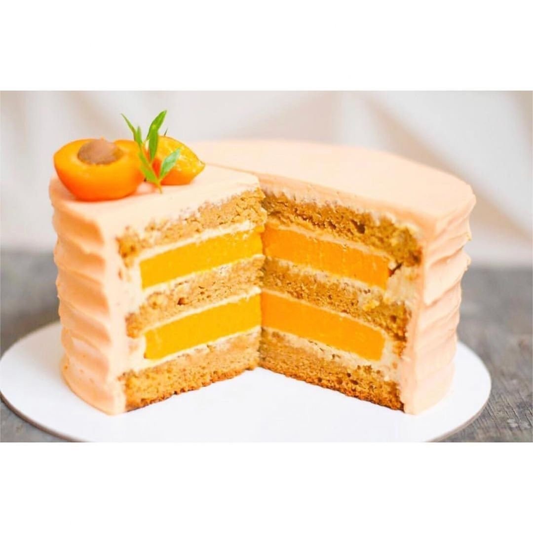 Морковный торт с апельсиновым кремом. Морковный торт с апельсиновым конфи. Апельсиновое конфи для торта. Морковный бисквит для торта. Торт с прослойкой конфи.